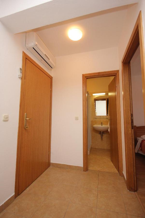 Apartments And Rooms By The Sea Zaglav, Dugi Otok - 8144 Sali Exterior photo